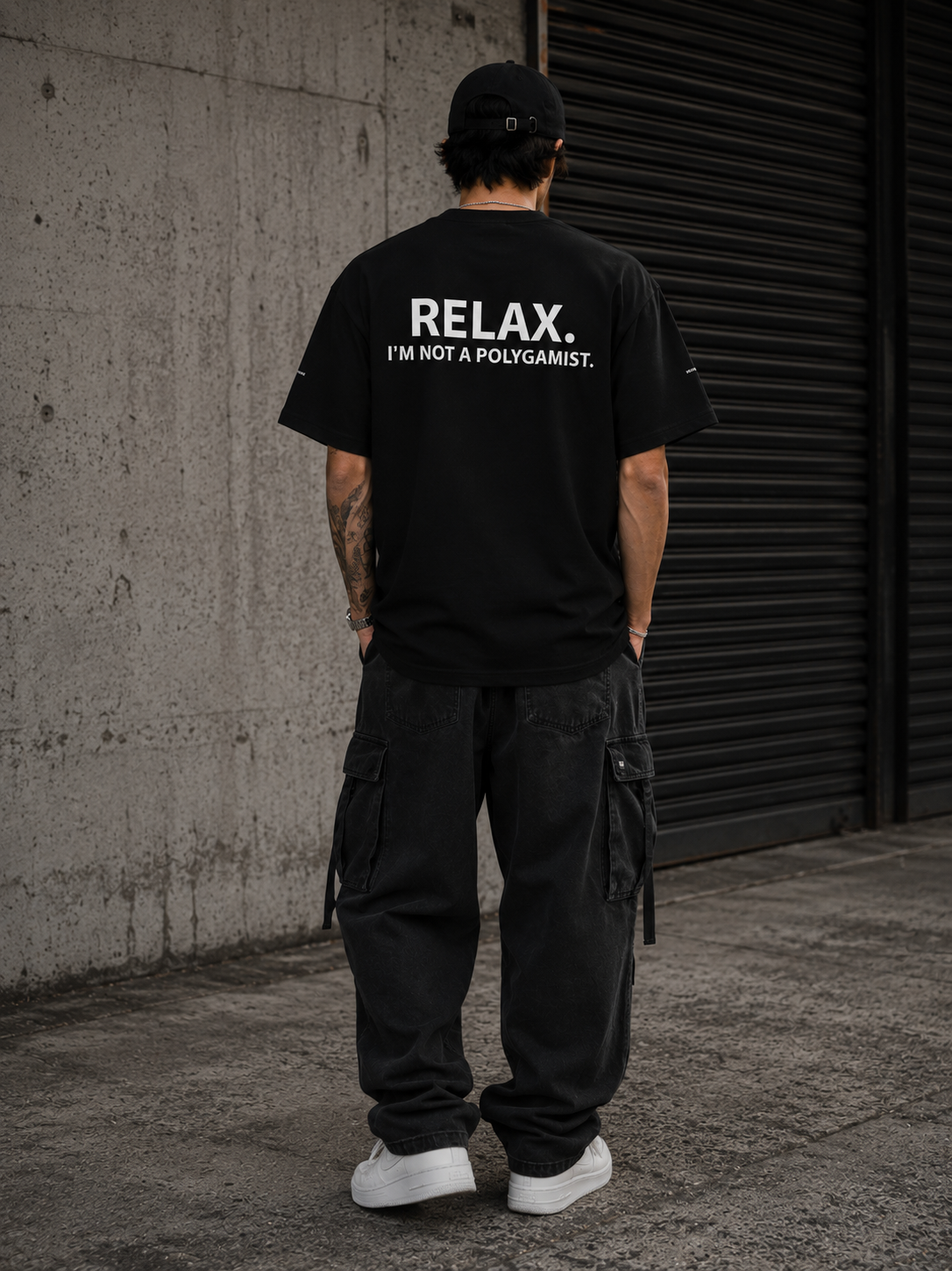 BLACK - IM NOT A POLYGAMIST T-SHIRT